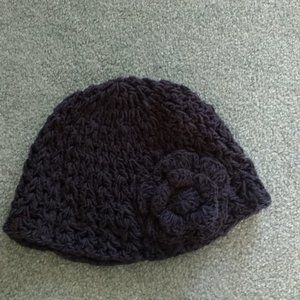Super cute ladies black crochet hat with rose, soft acrylic, Liz Claiborne, new